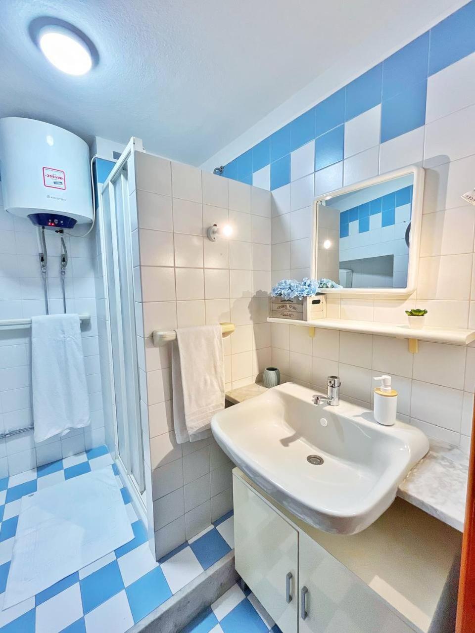 Domus Myoho Apartment Каляри Екстериор снимка